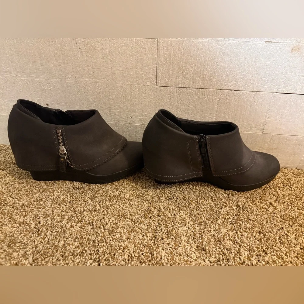 Dr. Scholl’s Charcoal Wedge Ankle Booties with Side Zipper Comfort Shoes - Picture 5 of 9